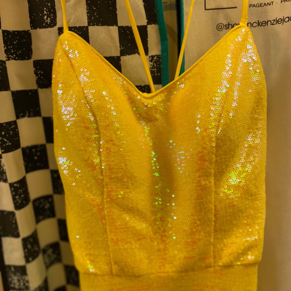 Yellow dress - Picture 5 of 5